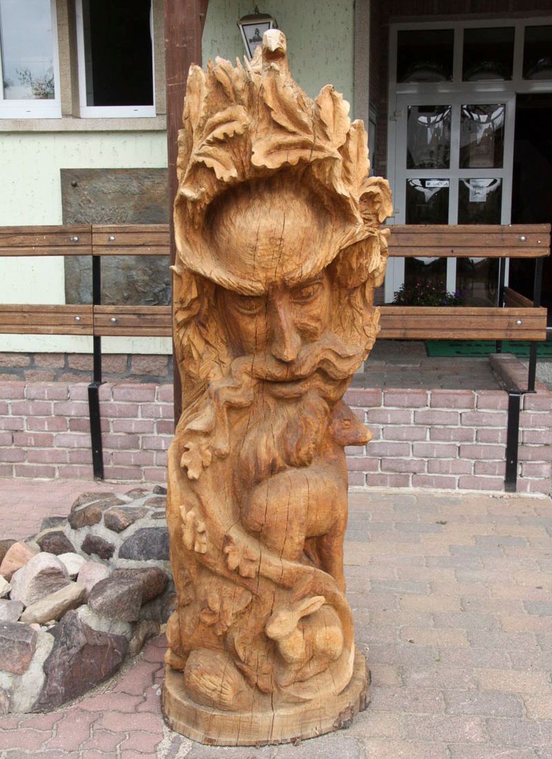 Pfad der Holzskulpturen am Hotel und Landgaststätte Schlaitz - ein Unternehmen der Agrarprodukte aus Schlaitz GmbH in Muldestausee