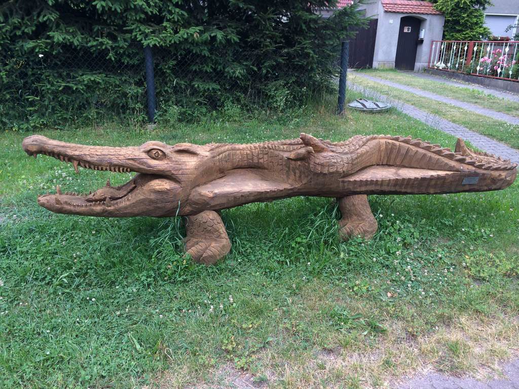Pfad der Holzskulpturen am Hotel und Landgaststätte Schlaitz - ein Unternehmen der Agrarprodukte aus Schlaitz GmbH in Muldestausee
