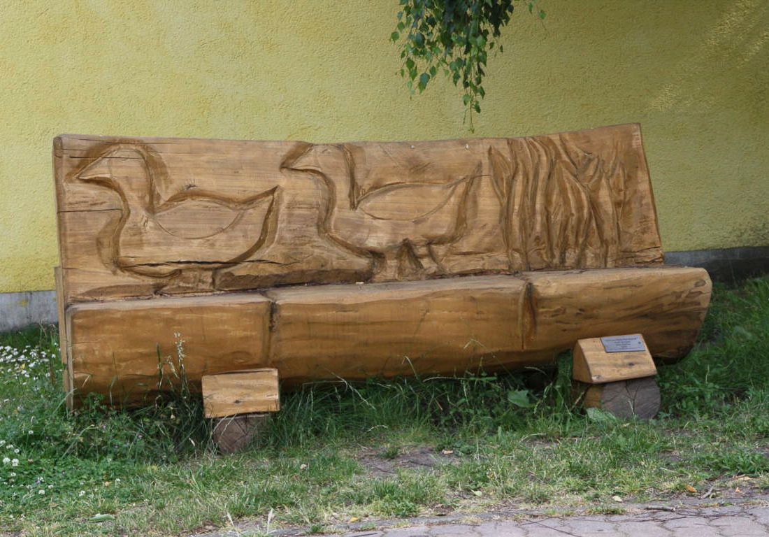 Pfad der Holzskulpturen am Hotel und Landgaststätte Schlaitz - ein Unternehmen der Agrarprodukte aus Schlaitz GmbH in Muldestausee